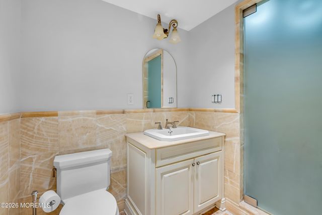 455 W Lincoln Avenue, Oakhurst, NJ 07755