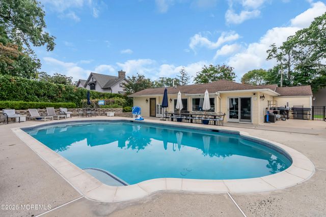 455 W Lincoln Avenue, Oakhurst, NJ 07755