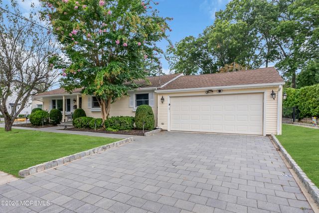 455 W Lincoln Avenue, Oakhurst, NJ 07755