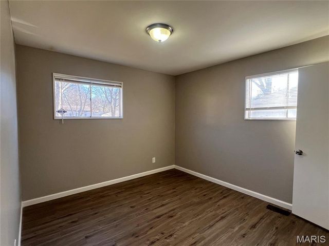 227 Meadowcrest Drive, St Louis, MO 63135