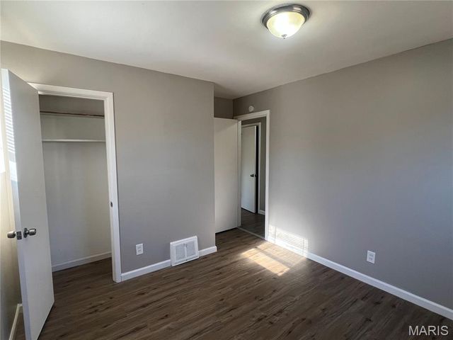 227 Meadowcrest Drive, St Louis, MO 63135