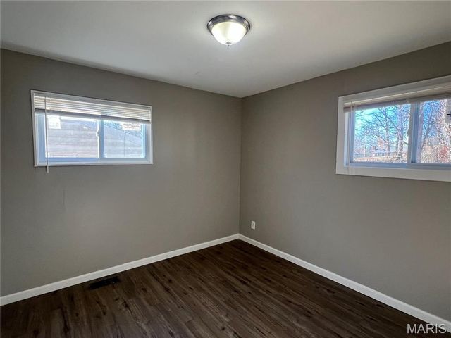 227 Meadowcrest Drive, St Louis, MO 63135