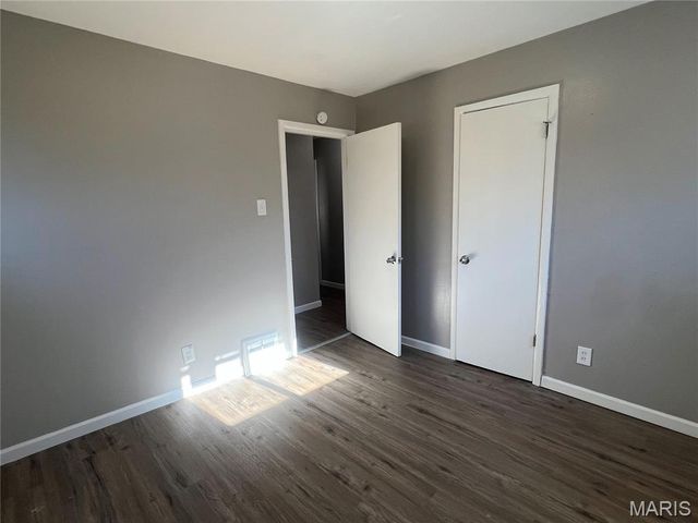 227 Meadowcrest Drive, St Louis, MO 63135