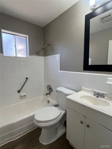 227 Meadowcrest Drive, St Louis, MO 63135