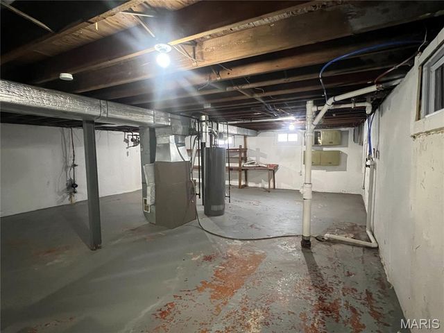 227 Meadowcrest Drive, St Louis, MO 63135