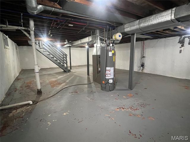 227 Meadowcrest Drive, St Louis, MO 63135