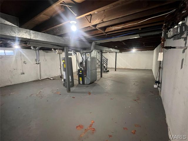 227 Meadowcrest Drive, St Louis, MO 63135