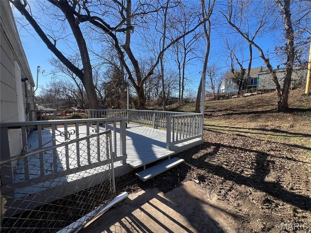 227 Meadowcrest Drive, St Louis, MO 63135