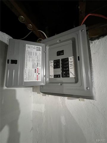 227 Meadowcrest Drive, St Louis, MO 63135