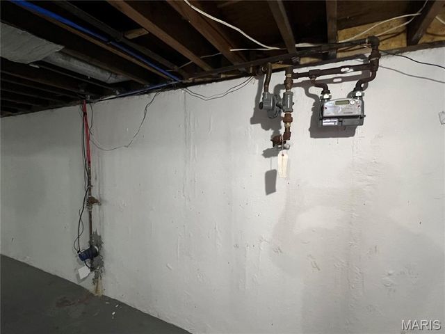 227 Meadowcrest Drive, St Louis, MO 63135