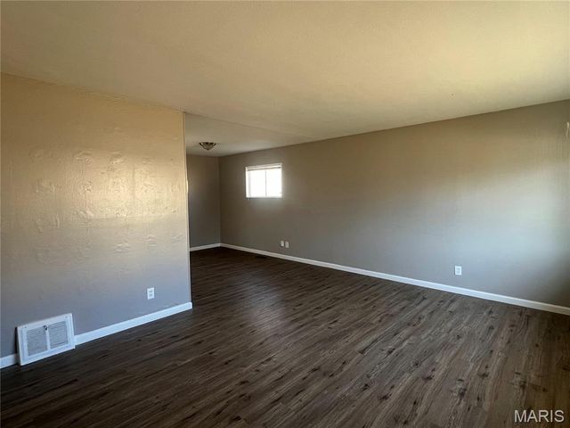 227 Meadowcrest Drive, St Louis, MO 63135