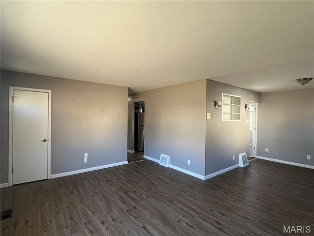 227 Meadowcrest Drive, St Louis, MO 63135