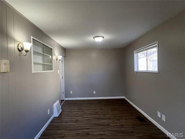 227 Meadowcrest Drive, St Louis, MO 63135