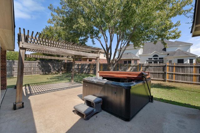 2810 Saint Michael Drive, Mansfield, TX 76063