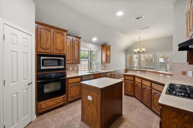 2810 Saint Michael Drive, Mansfield, TX 76063