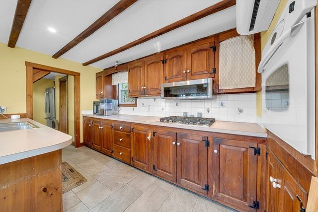 63 S Hampton, Amesbury, MA 01913