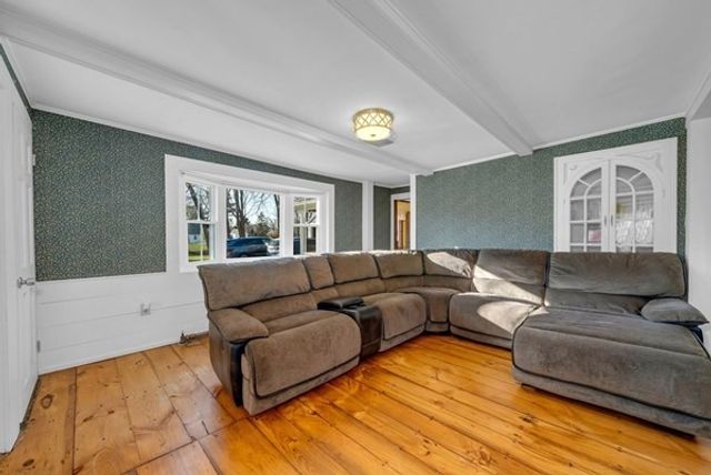 63 S Hampton, Amesbury, MA 01913