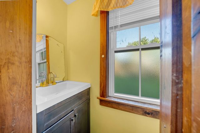 63 S Hampton, Amesbury, MA 01913