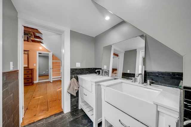 63 S Hampton, Amesbury, MA 01913