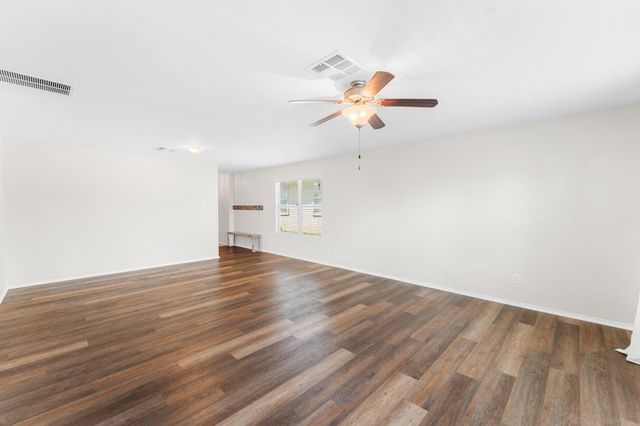 6735 Plains Crest DR, Del Valle, TX 78617