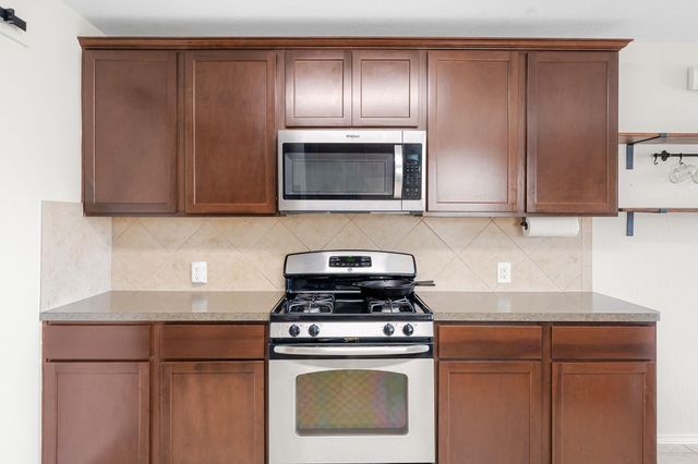 6735 Plains Crest DR, Del Valle, TX 78617