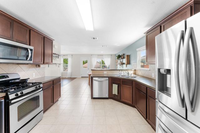 6735 Plains Crest DR, Del Valle, TX 78617