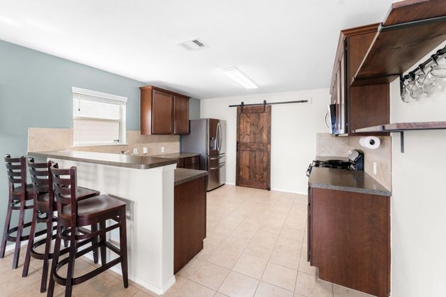 6735 Plains Crest DR, Del Valle, TX 78617