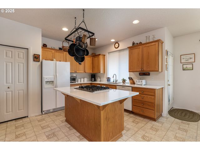 59024 GLACIER Ave, St Helens, OR 97051
