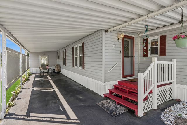 818 Oakbrook Drive, Crystal Lake, IL 60014