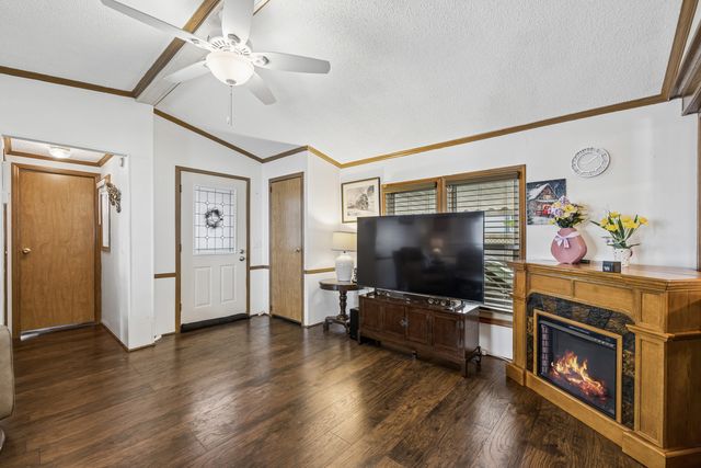 818 Oakbrook Drive, Crystal Lake, IL 60014