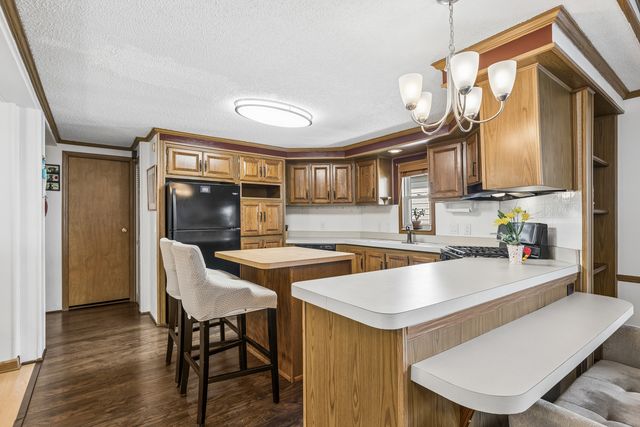 818 Oakbrook Drive, Crystal Lake, IL 60014
