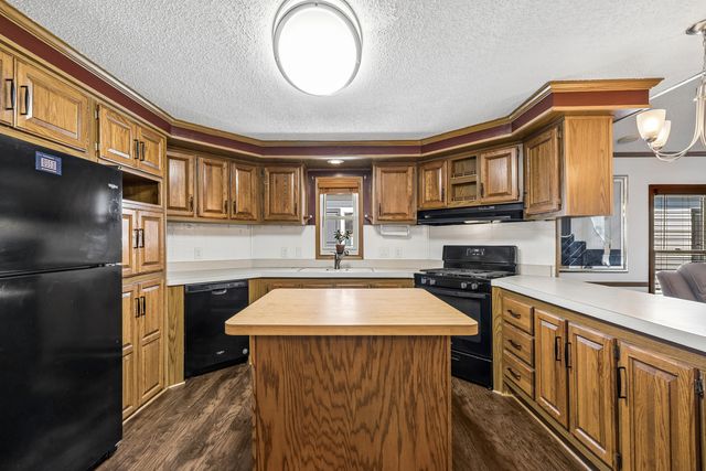818 Oakbrook Drive, Crystal Lake, IL 60014