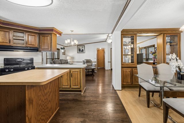 818 Oakbrook Drive, Crystal Lake, IL 60014