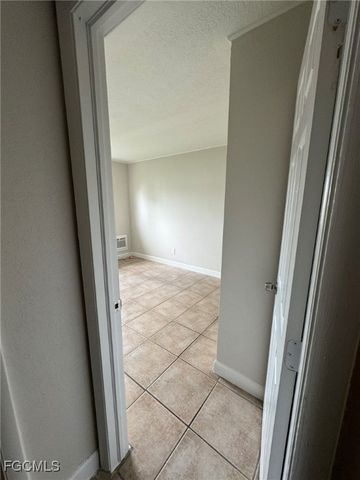 2452 Stella ST 204, Fort Myers, FL 33901