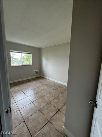 2452 Stella ST 204, Fort Myers, FL 33901