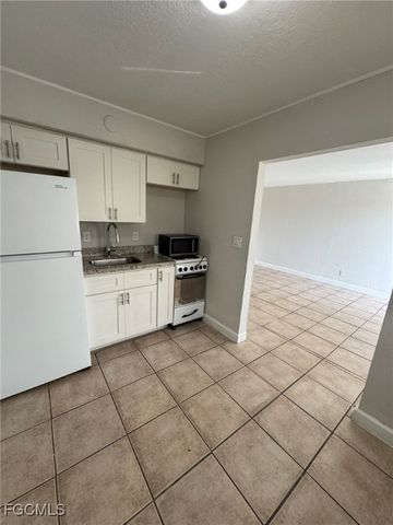 2452 Stella ST 204, Fort Myers, FL 33901