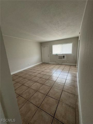 2452 Stella ST 204, Fort Myers, FL 33901