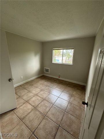 2452 Stella ST 204, Fort Myers, FL 33901