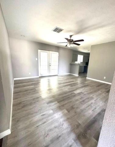 13806 Hollypark Drive, Houston, TX 77015