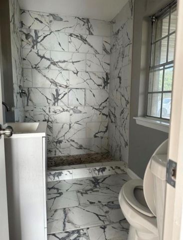 13806 Hollypark Drive, Houston, TX 77015