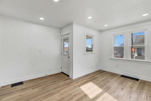 6839 Greismer Avenue, North College Hill, OH 45239