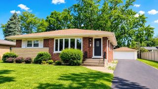 736 N Wilshire Lane, Arlington Heights, IL 60004