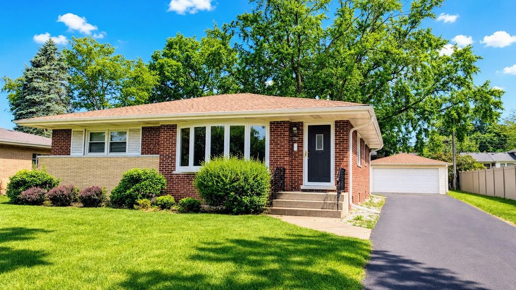 736 N Wilshire Lane, Arlington Heights, IL 60004