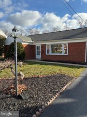 147 PENN AVE, Ephrata, PA 17522