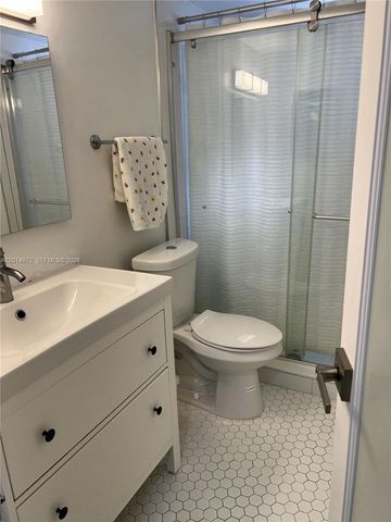3550 NE 169th St 107, North Miami Beach, FL 33160