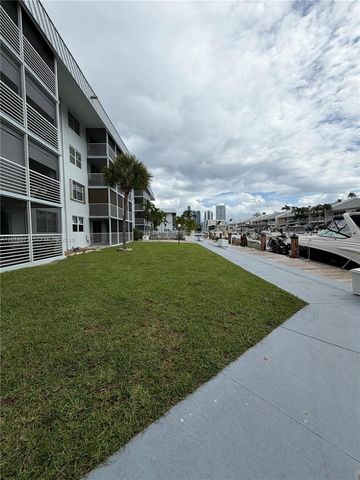 3550 NE 169th St 107, North Miami Beach, FL 33160