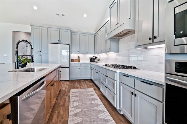 10715 N Garland McKee, Prairie Grove, AR 72753