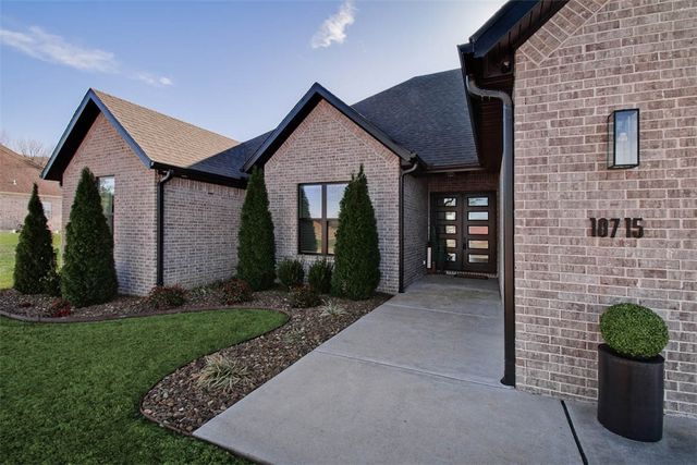 10715 N Garland McKee, Prairie Grove, AR 72753