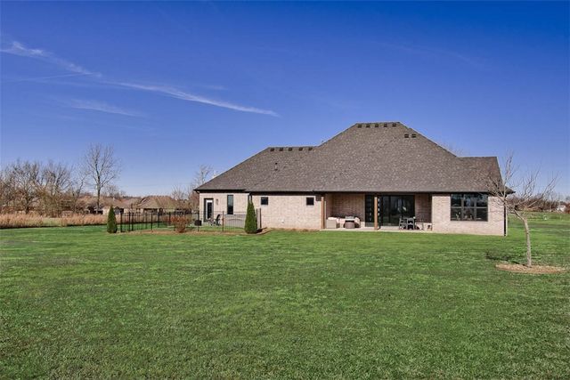 10715 N Garland McKee, Prairie Grove, AR 72753