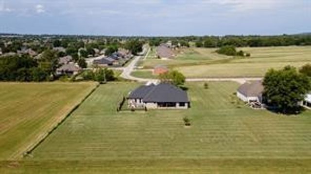 10715 N Garland McKee, Prairie Grove, AR 72753